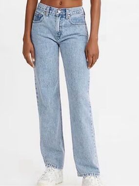 Levi's Straight Leg Jeans in Light Blue Wash